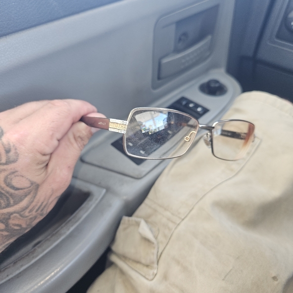 Glasses and shoes - Picture 6 of 16